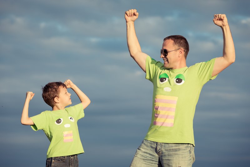 Dzień Chłopaka jest często mylony z Dniem Mężczyzny.