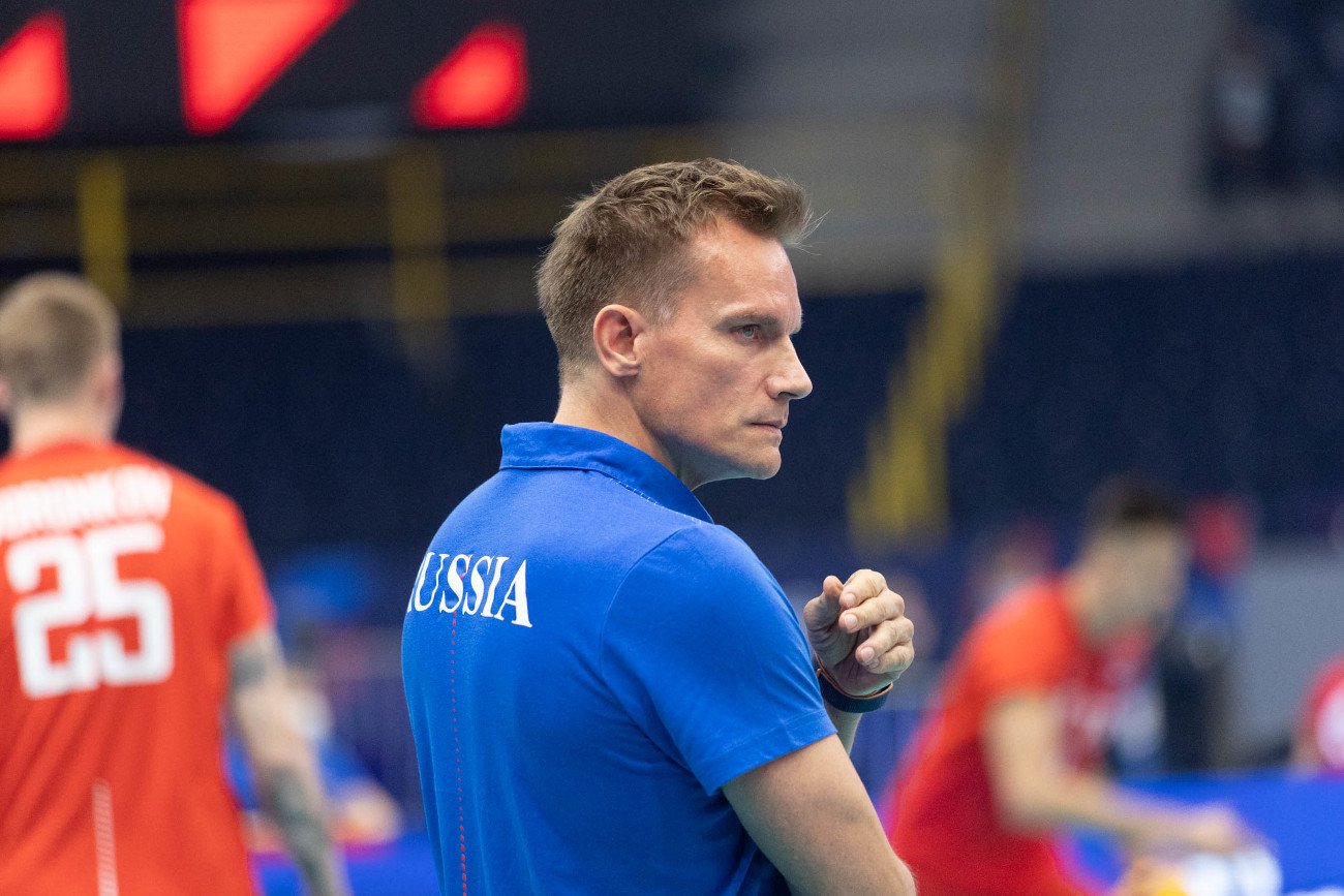 Trener Tuomas Sammelvuo miał w sobotnie popołudnie spory ból głowy podczas meczu Rosji z Holandią.