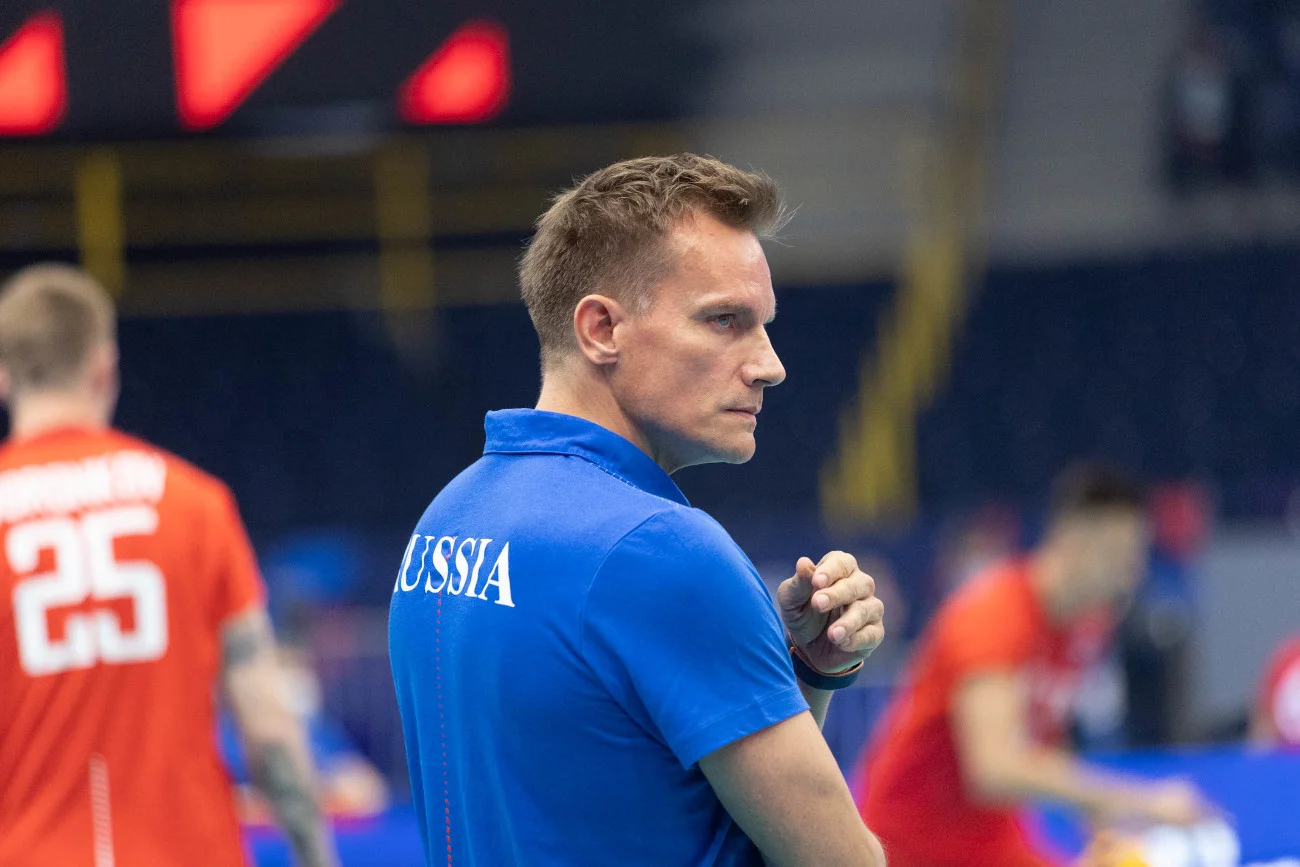 Trener Tuomas Sammelvuo miał w sobotnie popołudnie spory ból głowy podczas meczu Rosji z Holandią.