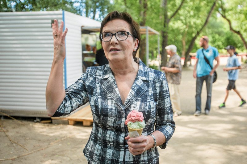 Premier Ewa Kopacz jest najważniejszą osobą w kraju, a może tylko prosić?