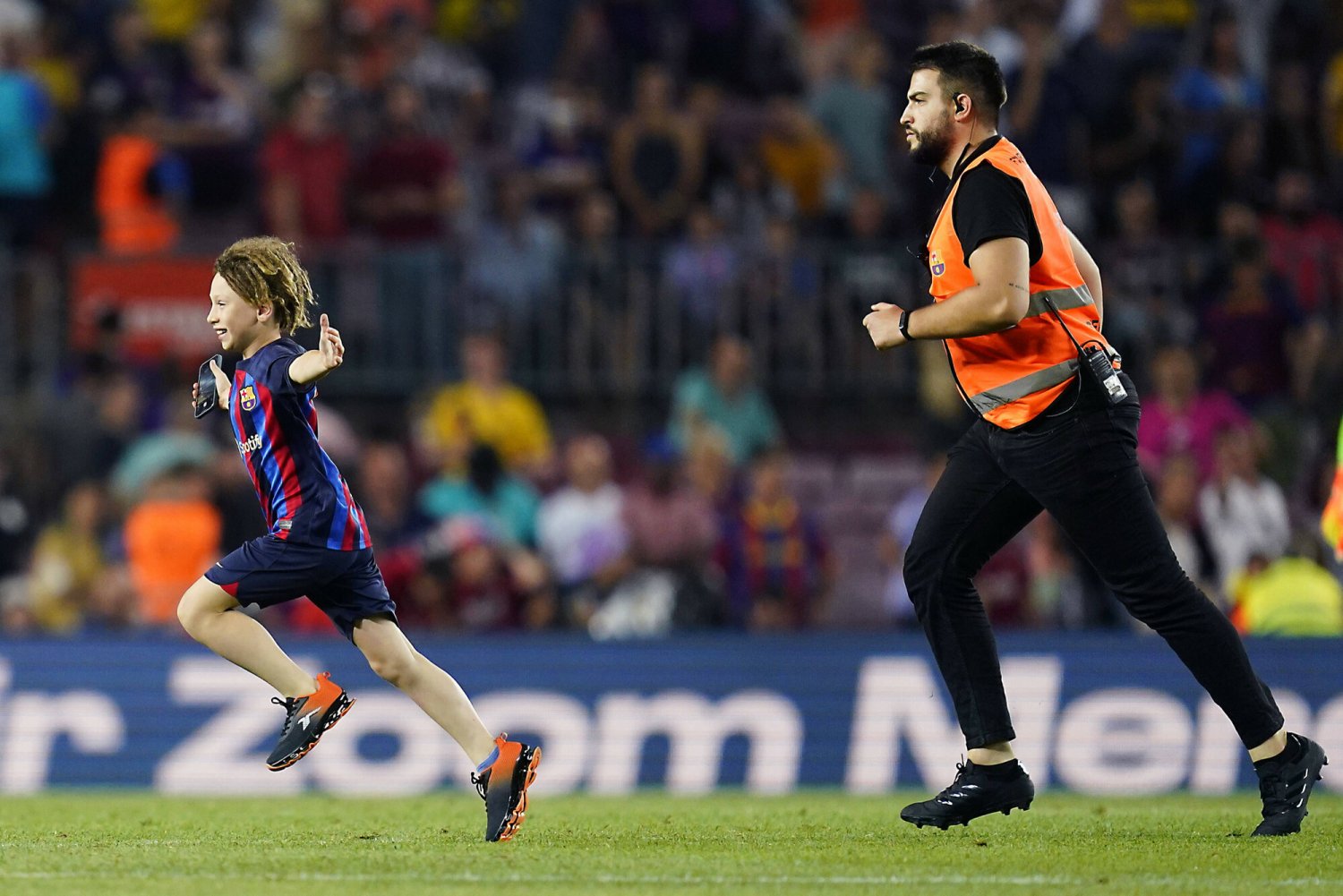 Po meczu podbiegł do Roberta Lewandowskiego chłopczyk. Piękny gest Polaka