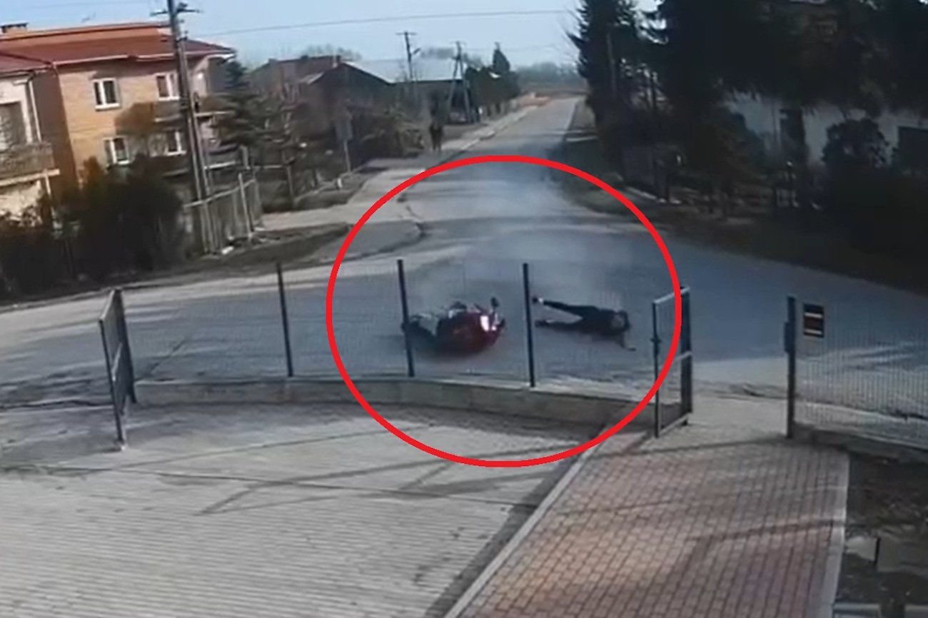 Motocyklista wjechał w płot. Sprawdzał możliwości hondy.