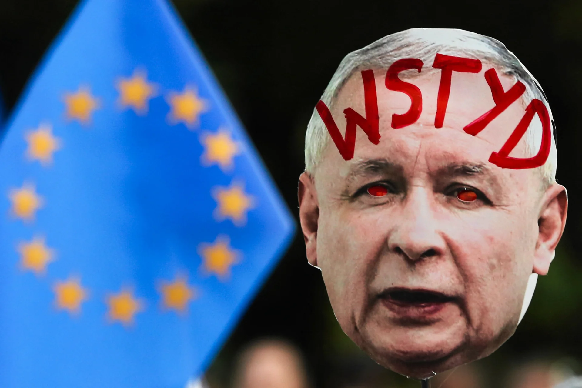 Kiedy Polska wyjdzie z UE? Brytyjski publicysta i ekspert ws. Brexitu Bruno Waterfield przekonuje, że weto PiS wobec budżetu UE może być początkiem Polexitu.
