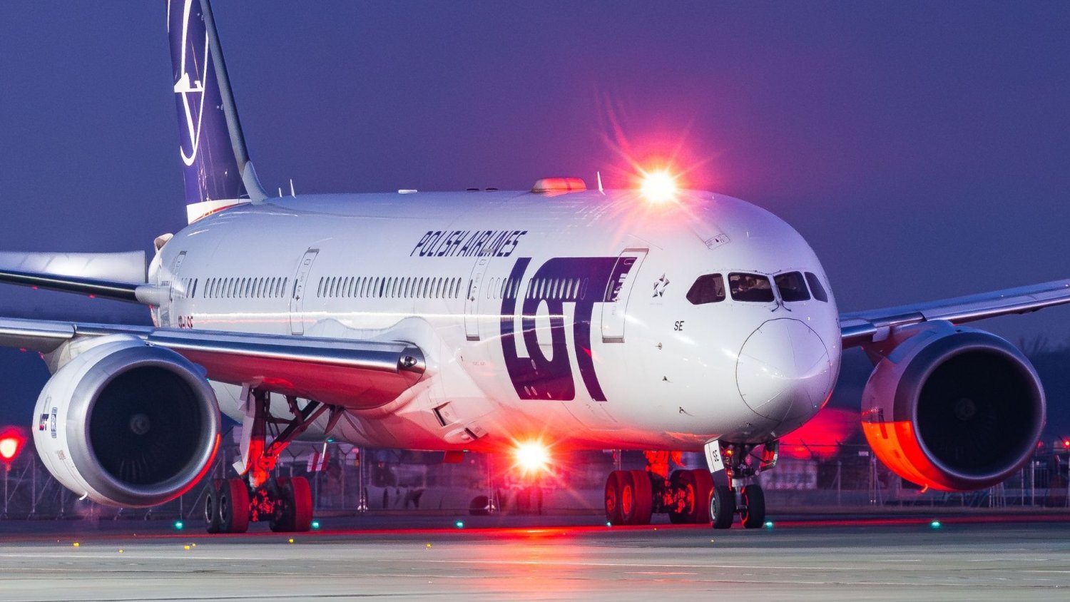 PLL LOT ewakuują uziemionych Polaków. Poleci największy samolot