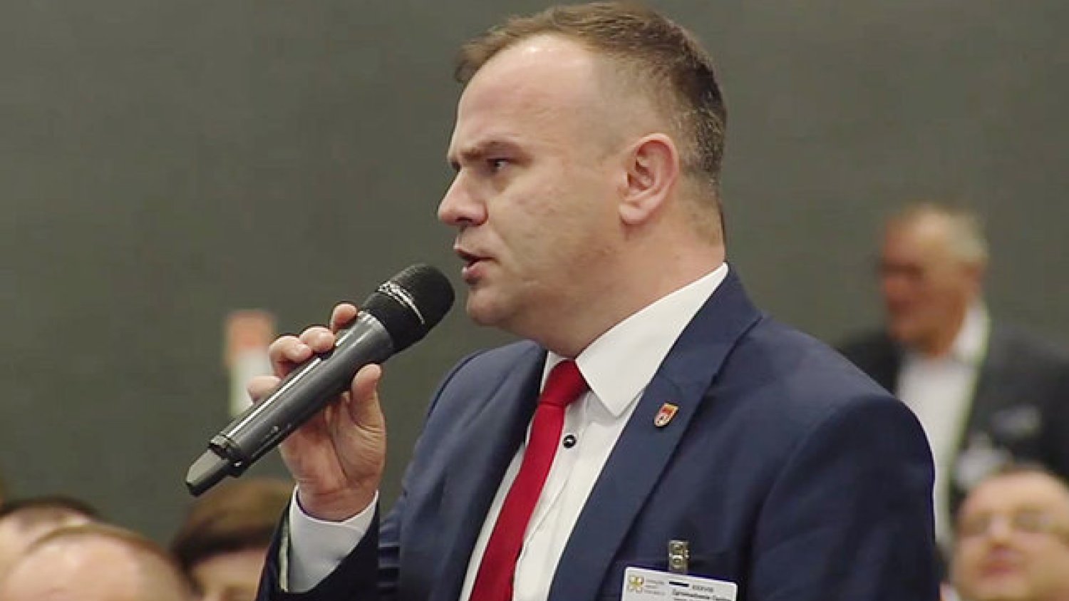 Burmistrz Karol Rajewski w gorzkich słowach skrytykował działania rządu PiS po nawałnicach.