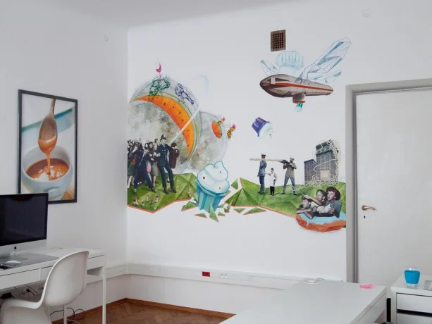 mural na ścianie Redakcji KUKBUK,  " Food Fight" Tymoteusz Piotrowski