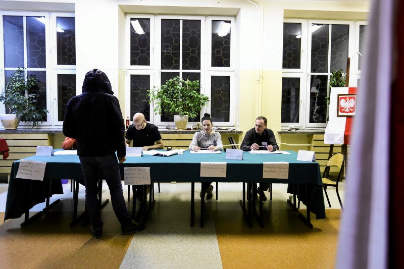 Do 5 marca zgłosiło się tylko 70 kandydatów na urzędników wyborczych. Zgodnie z nowym prawem ma ich być 5,5 tys. Termin naboru mija z końcem kwietnia