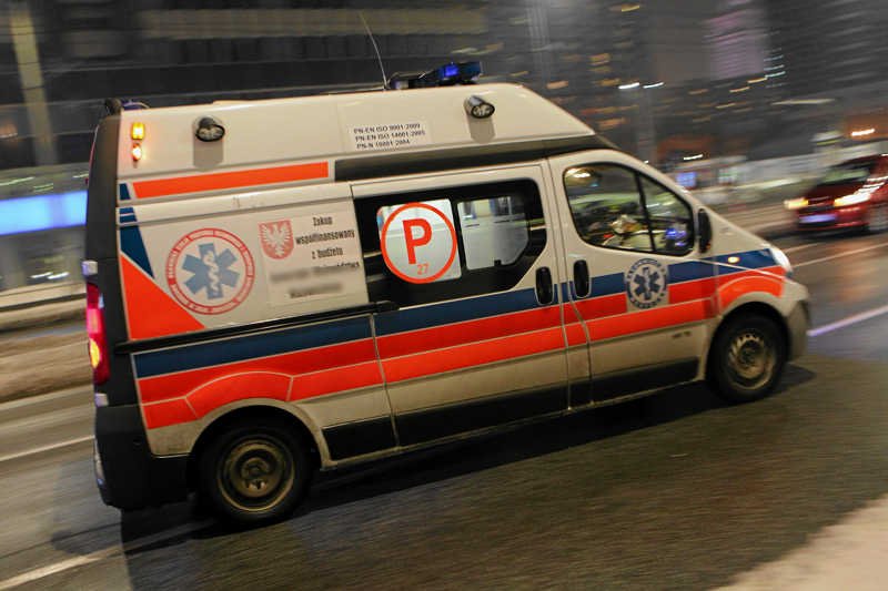Pacjenta z zawałem wieziono 300 metrów przez... 1,5 godziny.