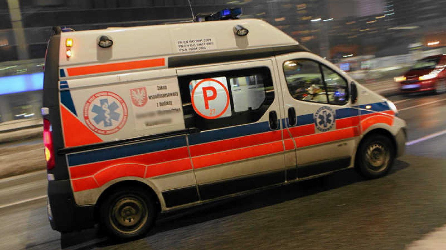 Pacjenta z zawałem wieziono 300 metrów przez... 1,5 godziny.