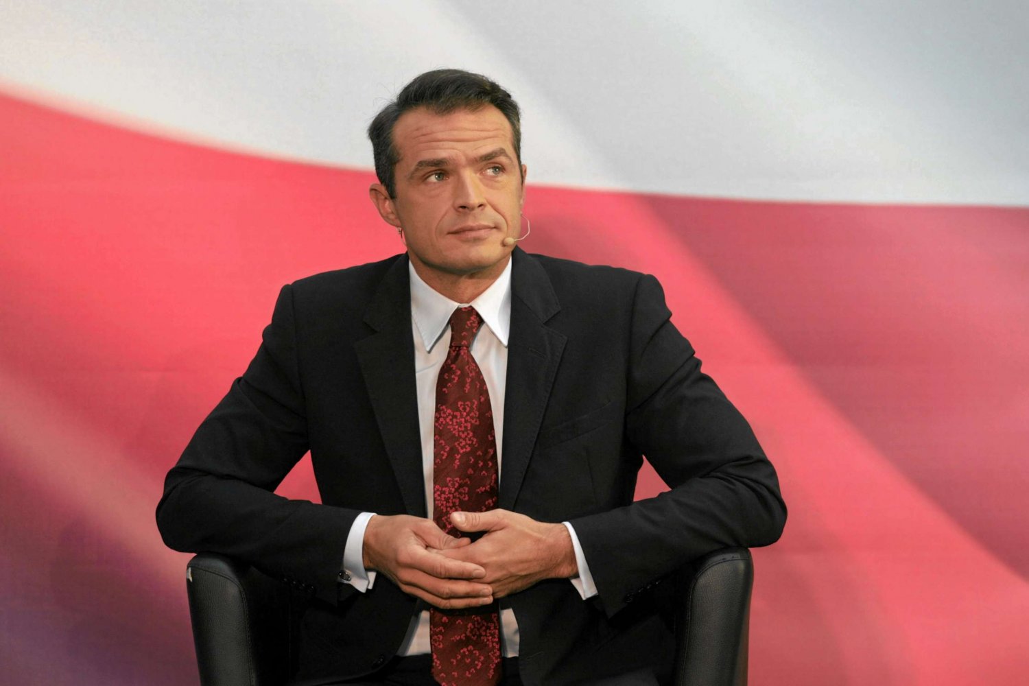 Minister Transportu Sławomir Nowak na konferencji prasowej.