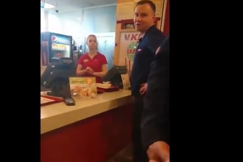 Prezydencki minister tłumaczył wizytę Andrzeja Dudy w KFC.
