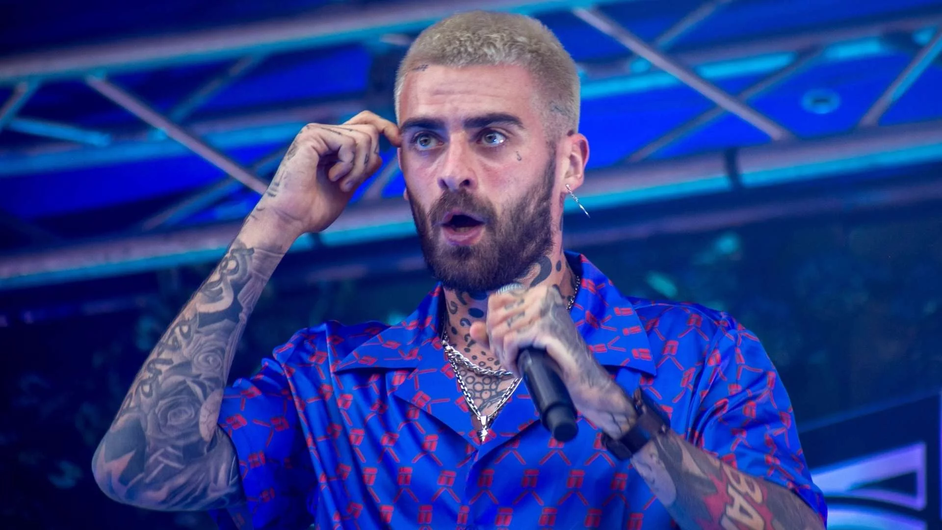 Fani wściekli na Quebonafide. Zapłacili 399 zł i nic nie dostali, raper się tłumaczy