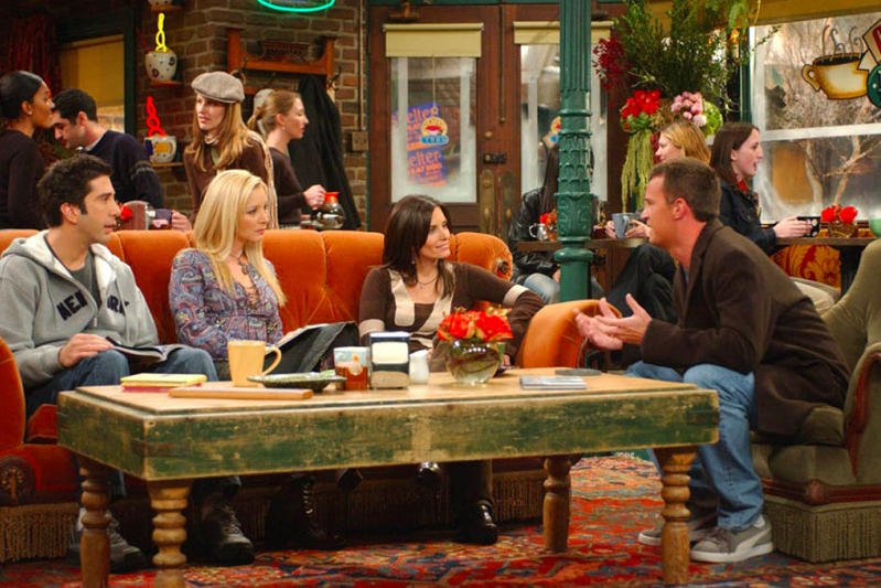 W kawiarni Central Perk "Przyjaciele" odbywali poważne rozmowy.