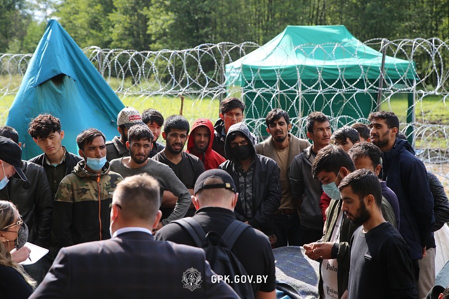 Państwowy Komitet Graniczny Białorusi (PGK) opublikował zdjęcia mające przedstawiać aktualną sytuację na wysokości przygranicznej miejscowości Usnarz Górny. Państwowy Komitet Graniczny Białorusi (PGK) opublikował zdjęcia mające przedstawiać aktualną sytuację na wysokości przygranicznej miejscowości Usnarz Górny.