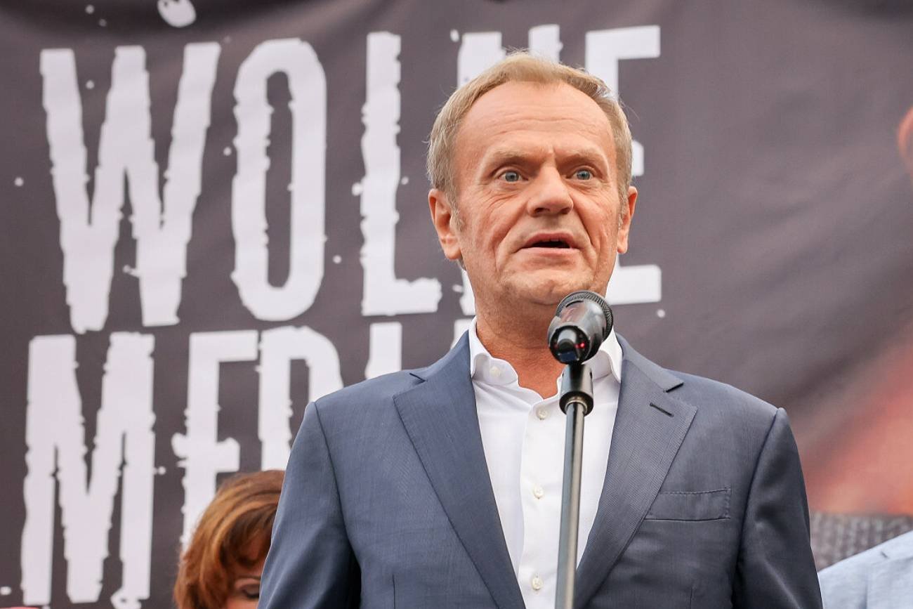 Donald Tusk zwołuje manifestacje pod Pałacem Prezydenckim. To odpowiedź na przyjęcie przez Sejm Lex TVN.