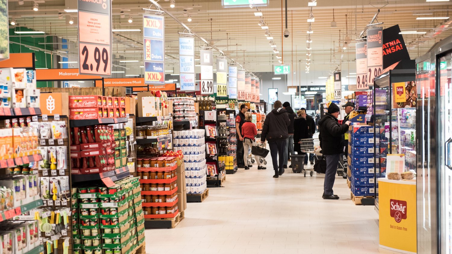 Supermarket chciał obejść system kaucyjny. Tak się teraz tłumaczy