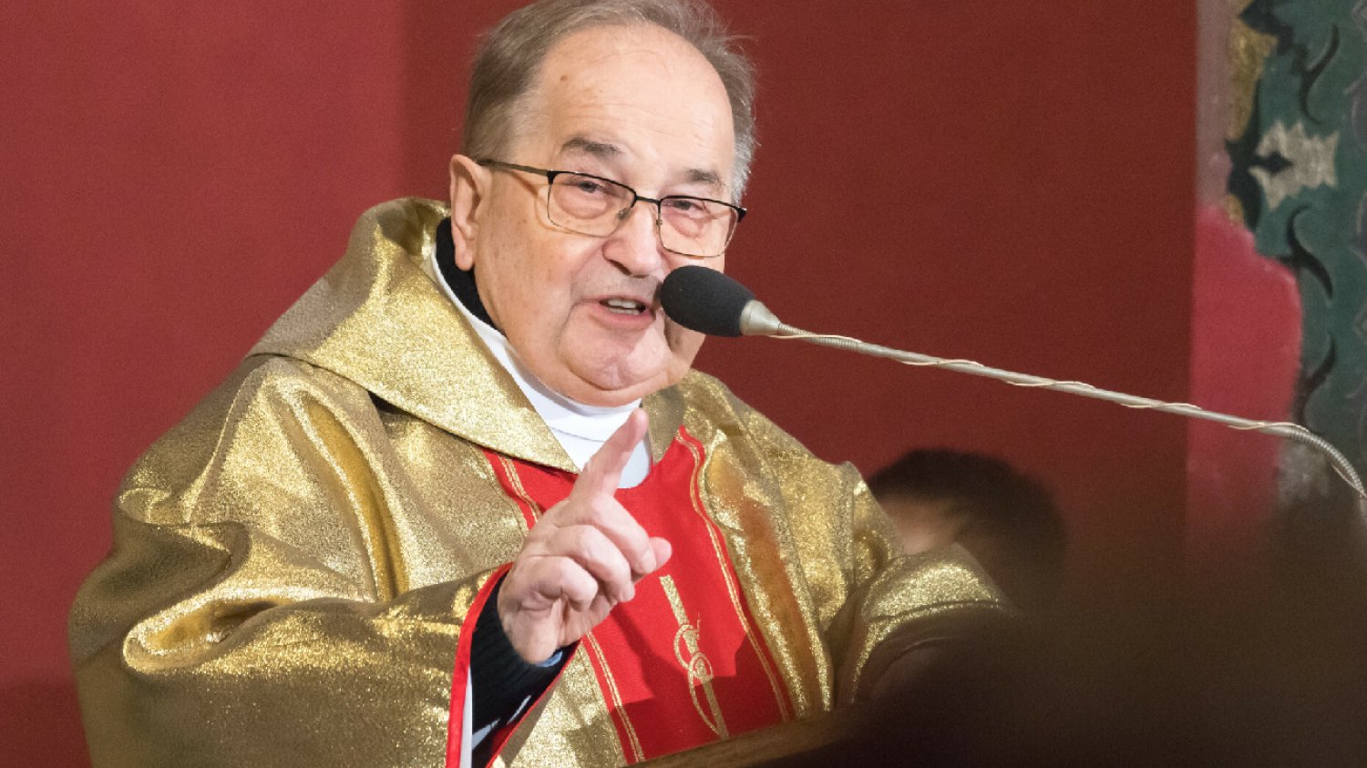 Tadeusz Rydzyk szuka zysków? Dziennikarze pojechali do jego restauracji.
