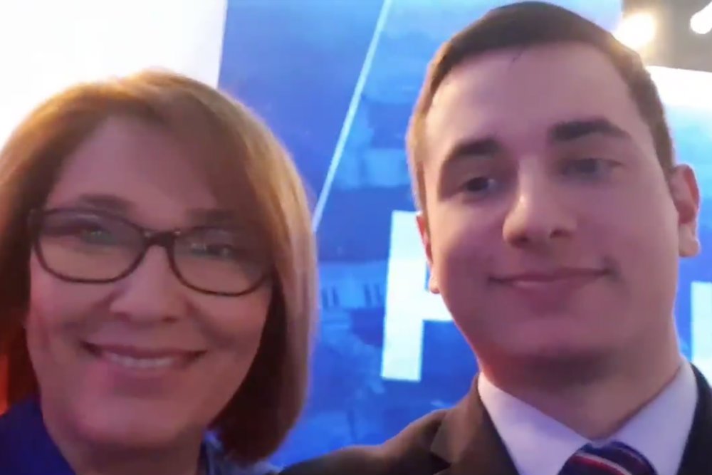 Mateusz Lewicki brał już udział w konwencjach PiS i lubi pokazywać się z najważniejszymi politykami partii. Tu z rzeczniczką PiS Beatą Mazurek.