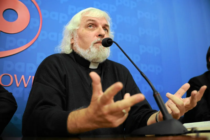 O. Aleksander Posacki skrytykował posłankę Annę Siarkowską. Zarzucono mu apostazję. Na zdjęciu z 2012 r. zakonnik podczas konferencji "Co sprawia, że w Polsce wciąż potrzeba więcej egzorcystów".