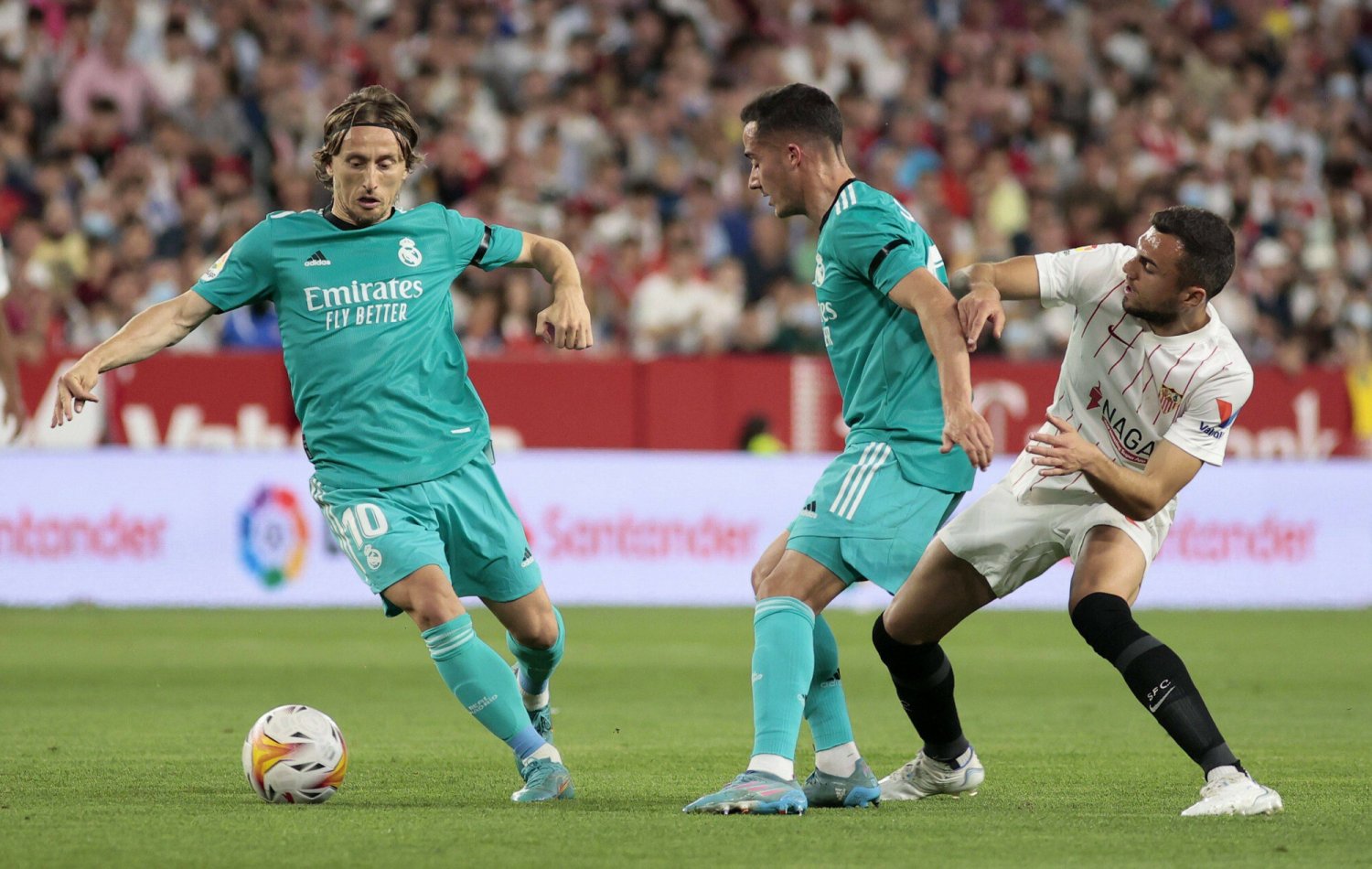 Real Madryt ograł na wyjeździe Sevilla FC, choć przegrywał już 0:2 w szlagierze