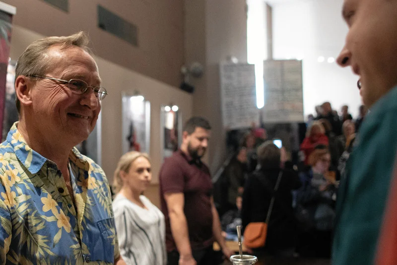 Na zdjęciu - Wojciech Cejrowski w kinie Wisła, temu spotkaniu towarzyszył protest mieszkańców.