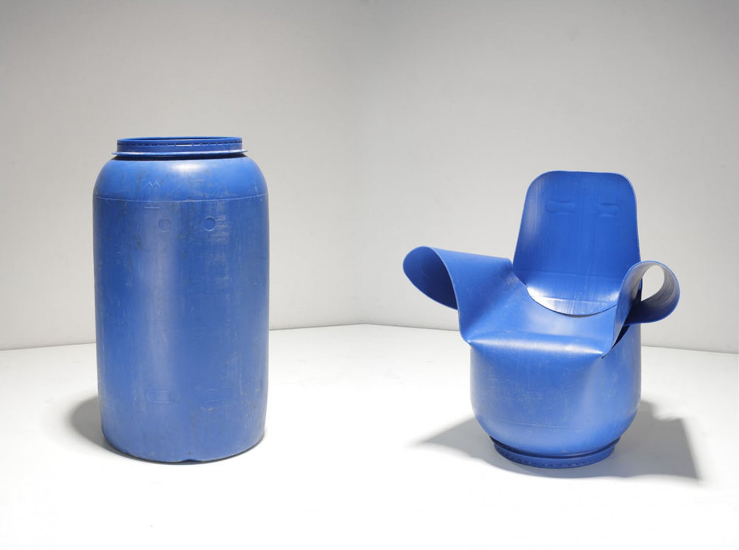 fotel z beczki Roberta Pludry i Jakuba Sobiepanka; Przetwory 2010, nagroda główna