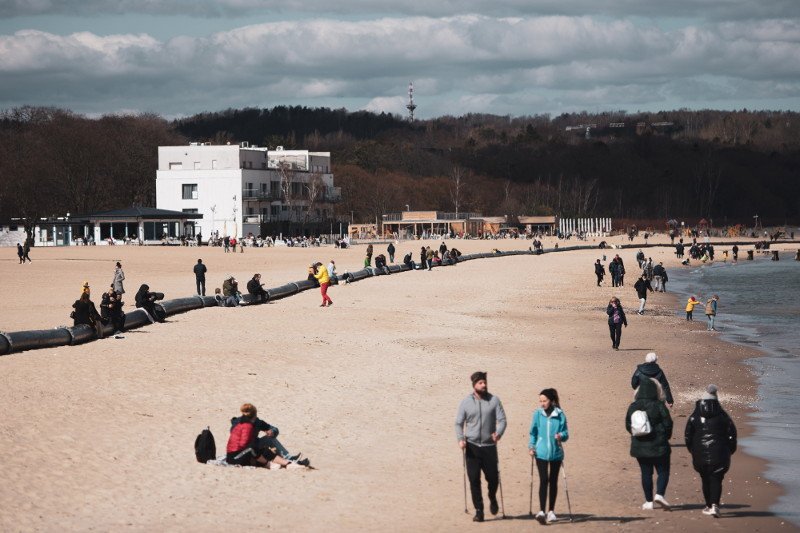 Rura na plaży w Sopocie pojawiła się w związku z rozpoczęciem nowej inwestycji
