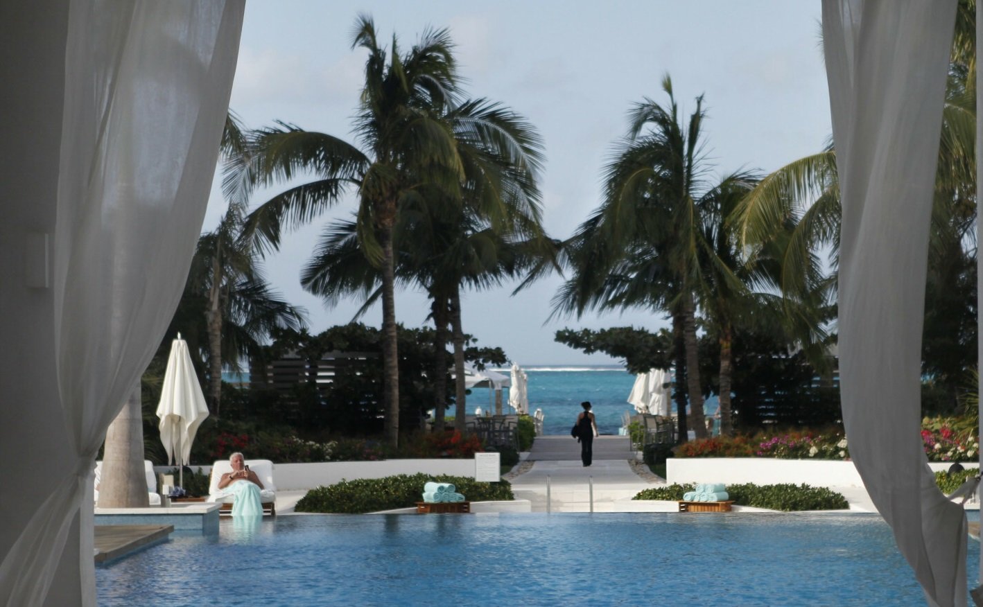 Policja bada sprawę śmierci trojga turystów w jednym z luksusowych hoteli na Bahamach.