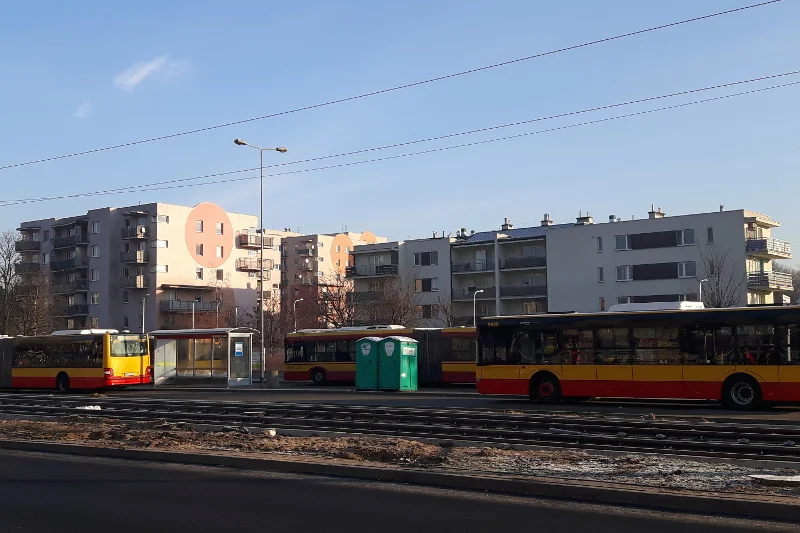 Na Nowodworach sprzedawcy korzystają z ubikacji dla kierowców autobusów.