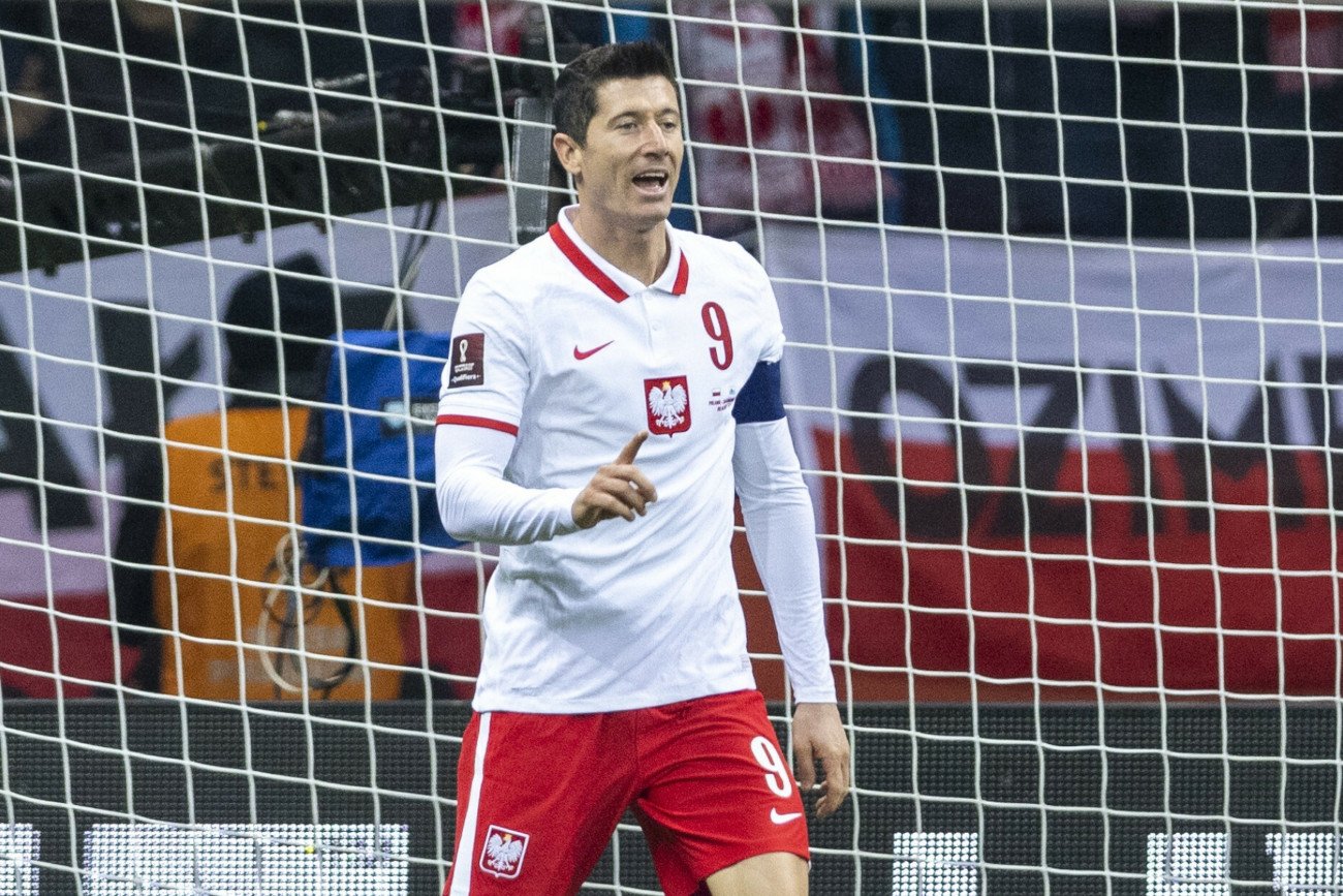 Robert Lewandowski i jego koledzy z kadry popierają stanowisko, jakie w sobotę ogłosił szef PZPN Cezary Kulesza.