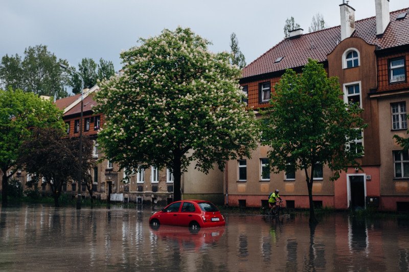 W drugiej połowie lipca w Polsce wystąpią gwałtowne burze.