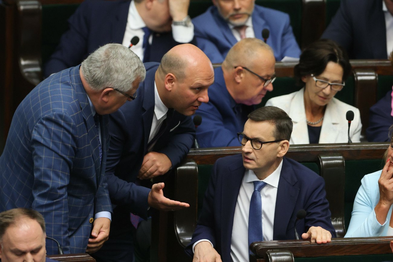 Wieczorem odbędzie się pilne posiedzenie rządu Wieczorem odbędzie się pilne posiedzenie rządu