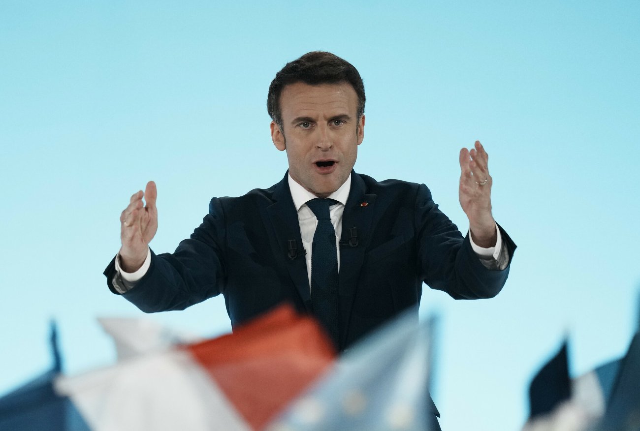 Sondaż. Macron vs. Le Pen – kogo wolą Francuzi?