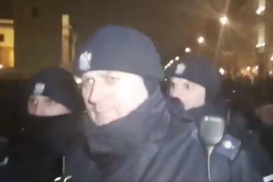 Policjanci wtargnęli pomiędzy Obywateli RP podczas 94. miesięcznicy smoleńskiej.