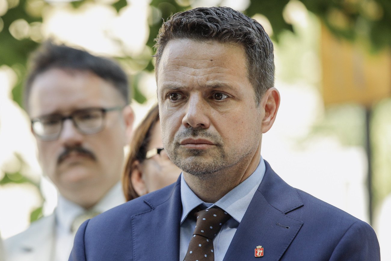 "Wprost" informuje, że powrót Donalda Tuska do krajowej polityki mocno skomplikował polityczne plany Rafała Trzaskowskiego.