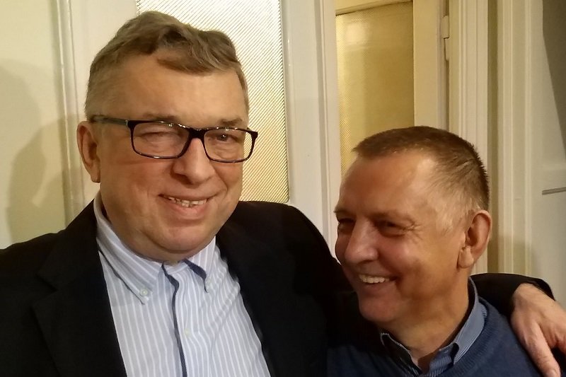 Ryszard Kapuściński, szef Klubów "Gazety Polskiej" pochwalił się zdjęciami z Marianem Banasiem.