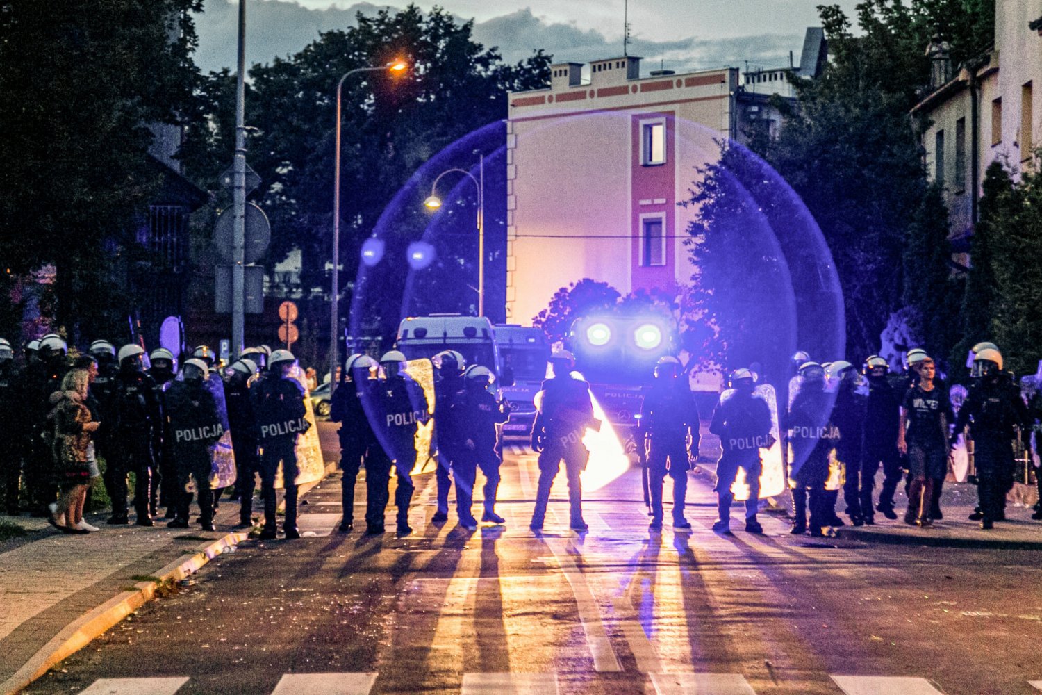 Lubin. Zamieszki pod komisariatem policji po śmierci zatrzymanego