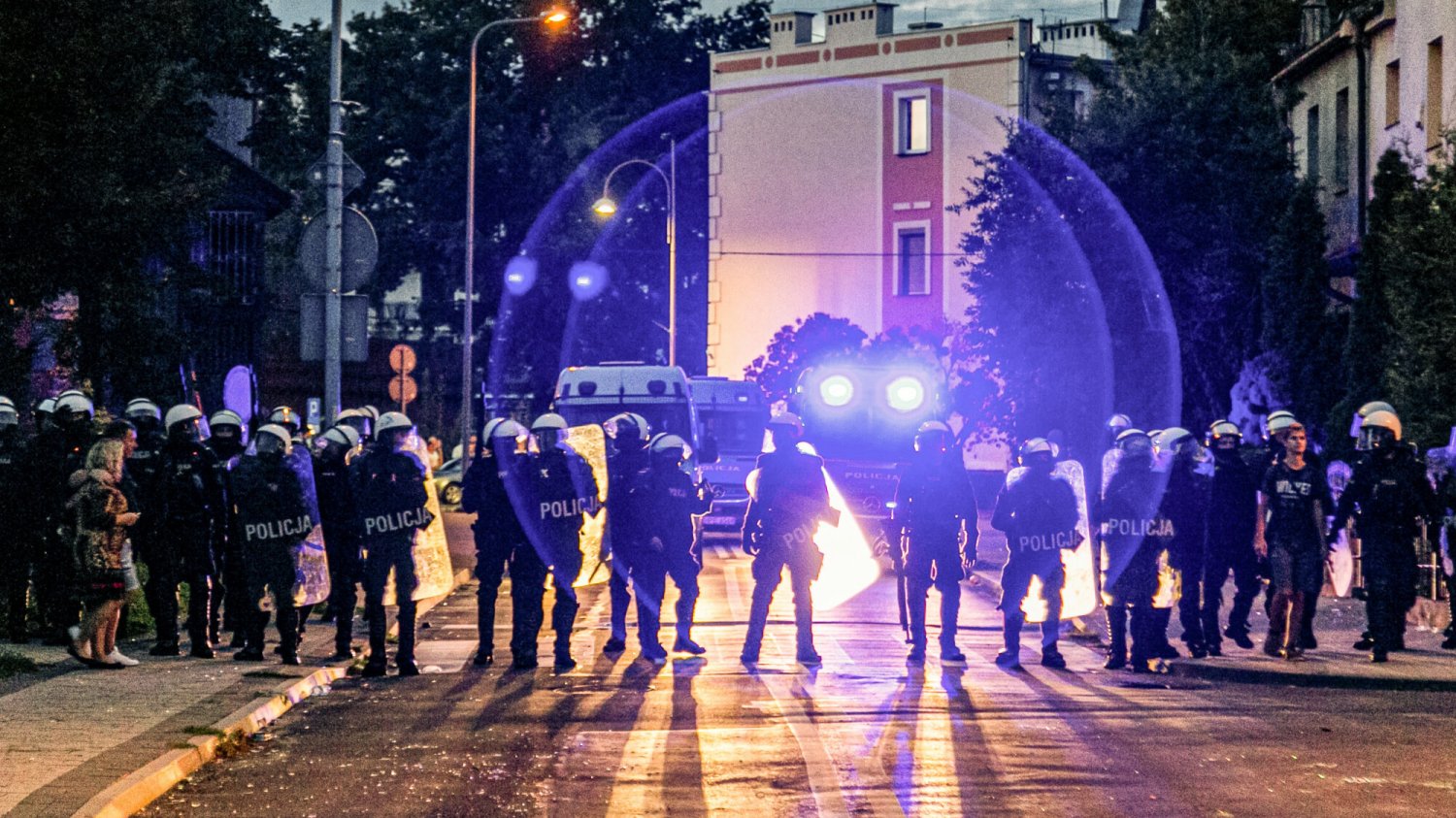Lubin. Zamieszki pod komisariatem policji po śmierci zatrzymanego