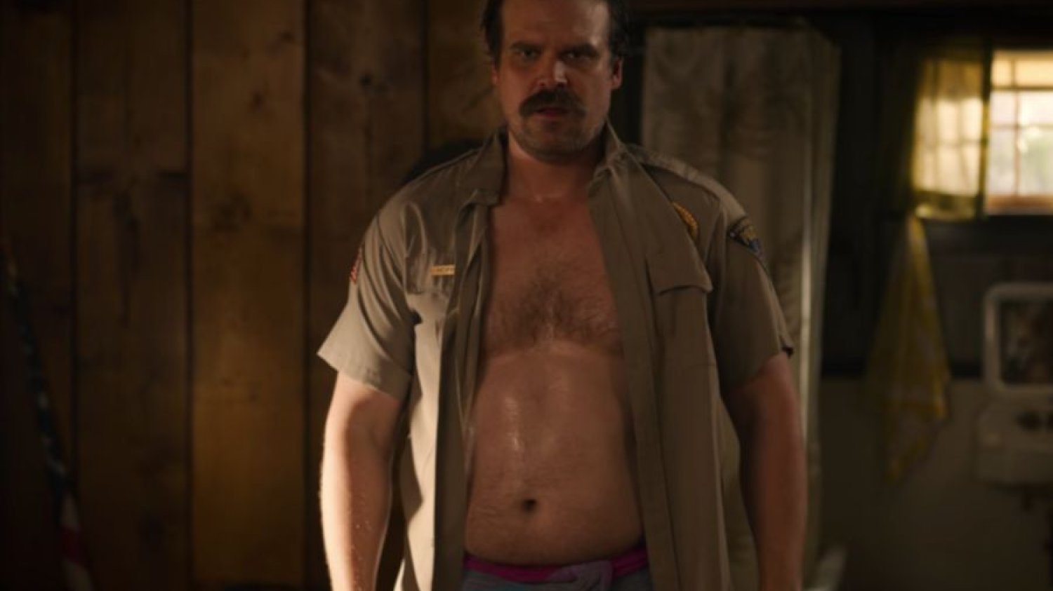 Jim Hopper rozpalił fanki i fanów "Stranger Things"