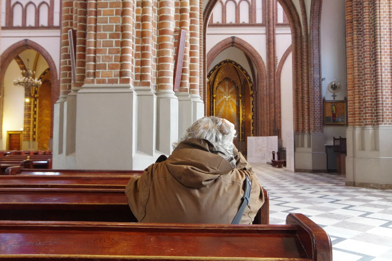 Raport o Kościele w Polsce. Nie tylko liczba katolików na mszach to problem dla episkopatu.
