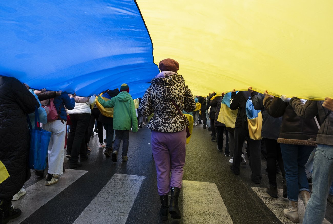 Co z 800 plus dla Ukraińców? Rząd Donalda Tuska szuka oszczędności.