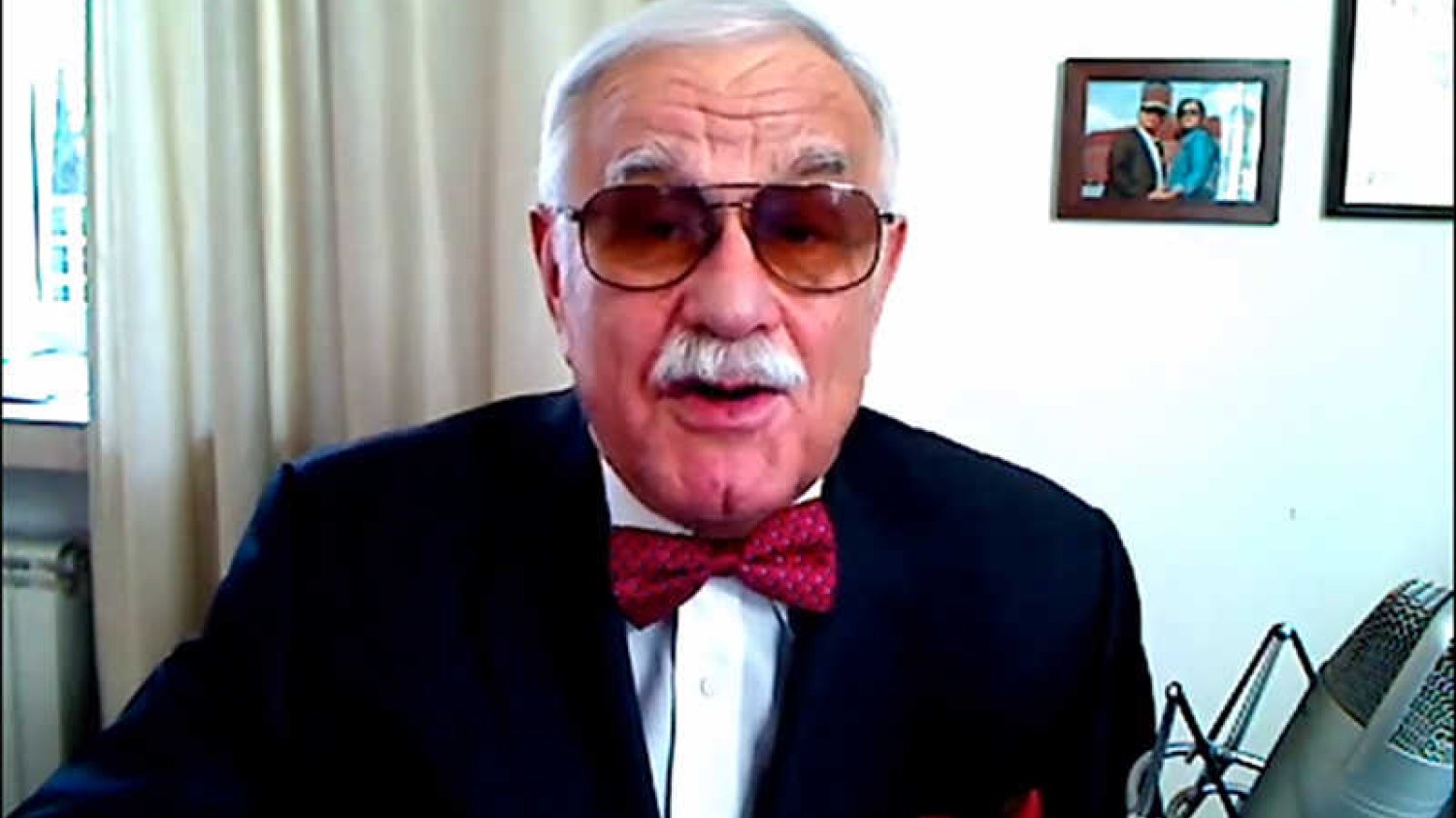 Jan Pietrzak przekonuje, że ambasador w Budapeszcie szykanuje organizatorów jego występu.