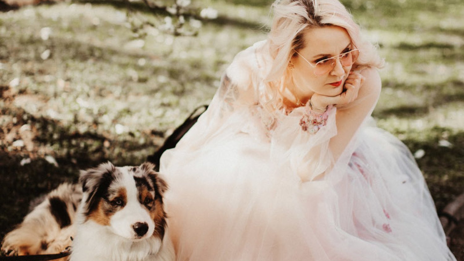 Katarzyna udziela online porad parom, które organizują swój ślub.