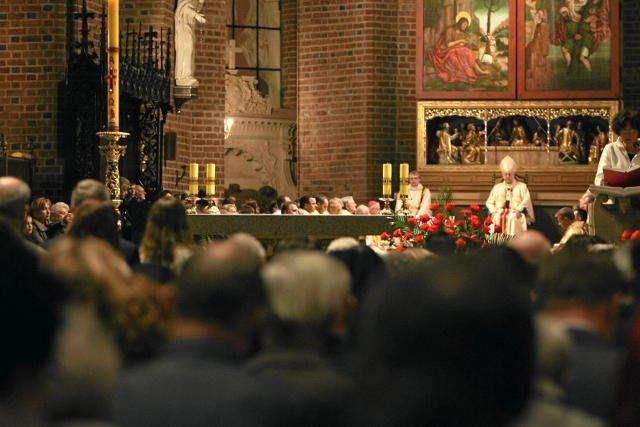 55 proc. Polaków słucha Kościoła, ponad 30 proc. wiernych decyduje się na aborcję