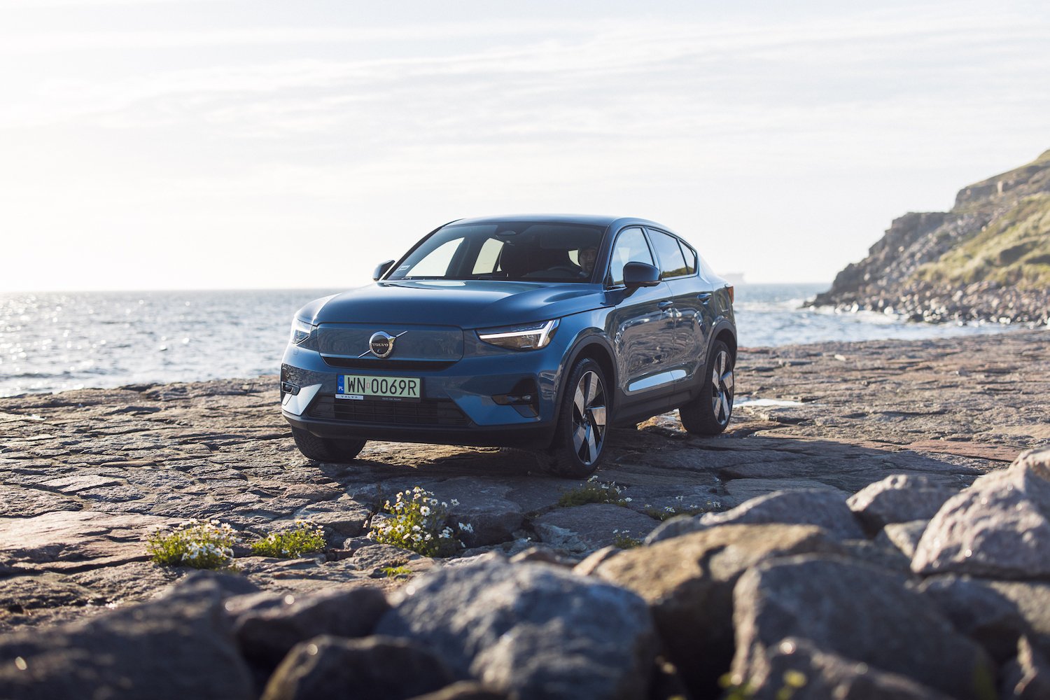 Bornholm to wyspa, która jest rajem do testowania samochodów elektrycznych. Tam sprawdziliśmy nowe Volvo na prąd.