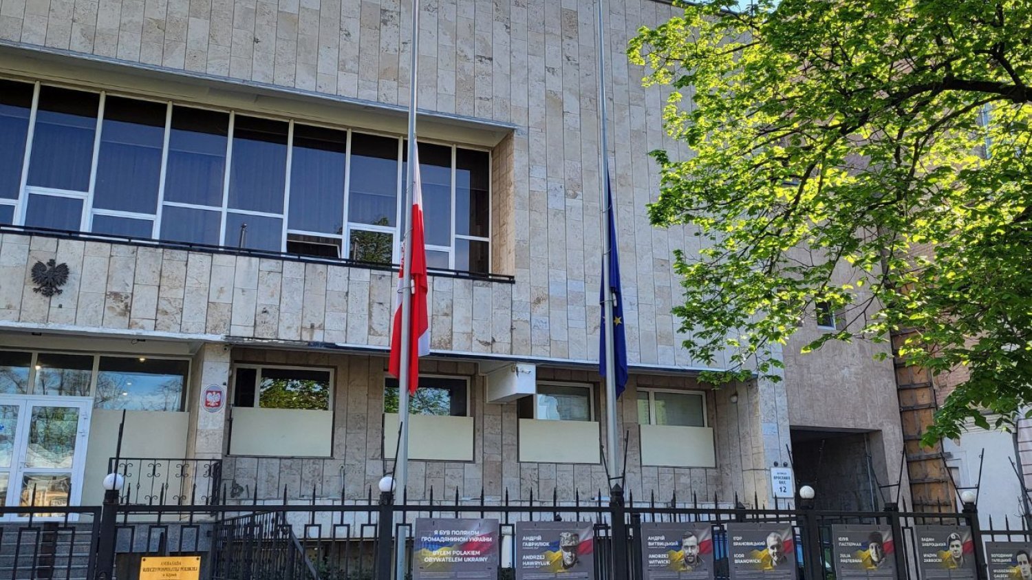 Polska ambasada w Kijowie (na zdjęciu) została ostrzelana przez Rosjan