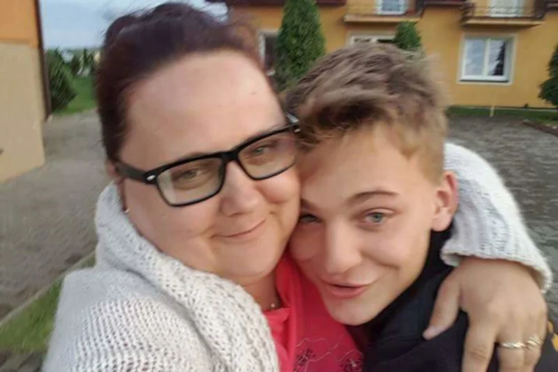 Mateusz ma 18 lat, jest najstarszym synem pani Joanny.