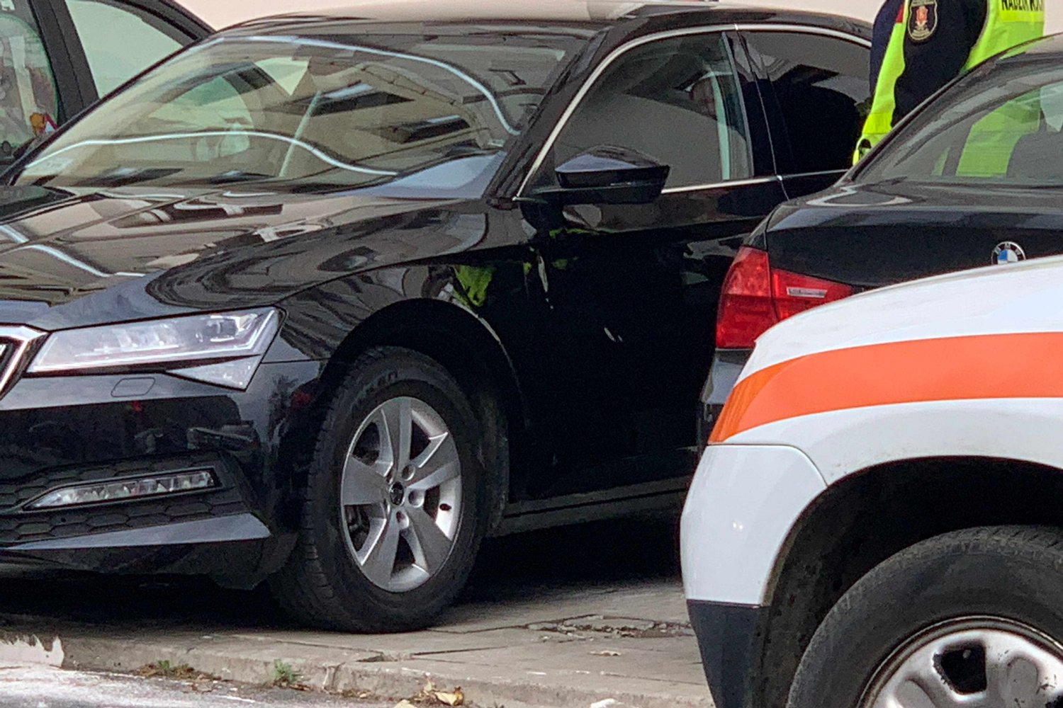 Na skrzyżowaniu Wołoskiej z Madalińskiego doszło do wypadku z udziałem auta SOP (zdjęcie poglądowe)