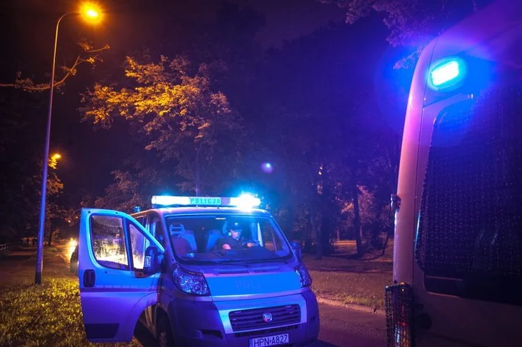 Policjanci znaleźli ciała dwóch kobiet – 44-latki i 51-latki. W jednym z mieszkań w Nowym Stawie policjancie znaleźli ciała dwóch kobiet – 44-latki i 51-latki.