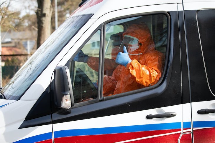 W ciągu ostatniej doby nie odnotowano żadnego zgonu z powodu COVID-19 w Polsce.